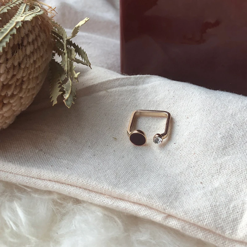 Peri'sBox красные эмалированные Квадратные золотые кольца Стразы открытые геометрические кольца для женщин круг изящное минималистское кольцо Простые ювелирные изделия