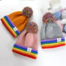 Зимняя вязаная шапка в рубчик для детей ясельного возраста, шапочка с помпоном в радужную полоску и смайликом