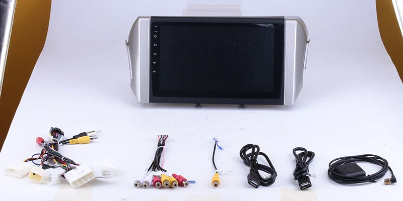 Discount Fit for Toyota Innova RHD 15 car GPS Bluetooth Radio Android 8.1 Quad-core CPU 2.5D tempered explosion-proof HD screen Head Unit 2