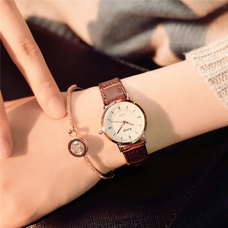 

New Simple Exquisite Women Clock Popular Genuine Leather Watches Retro Ladies Quartz Wristwatch Small Dial Fashion 2020
