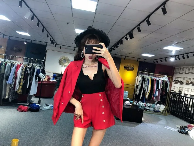 

1005 # Photo Shoot Small Video-Style Big Brand Fold-down Collar Small Suit Coat + Double Breasted Shorts Set