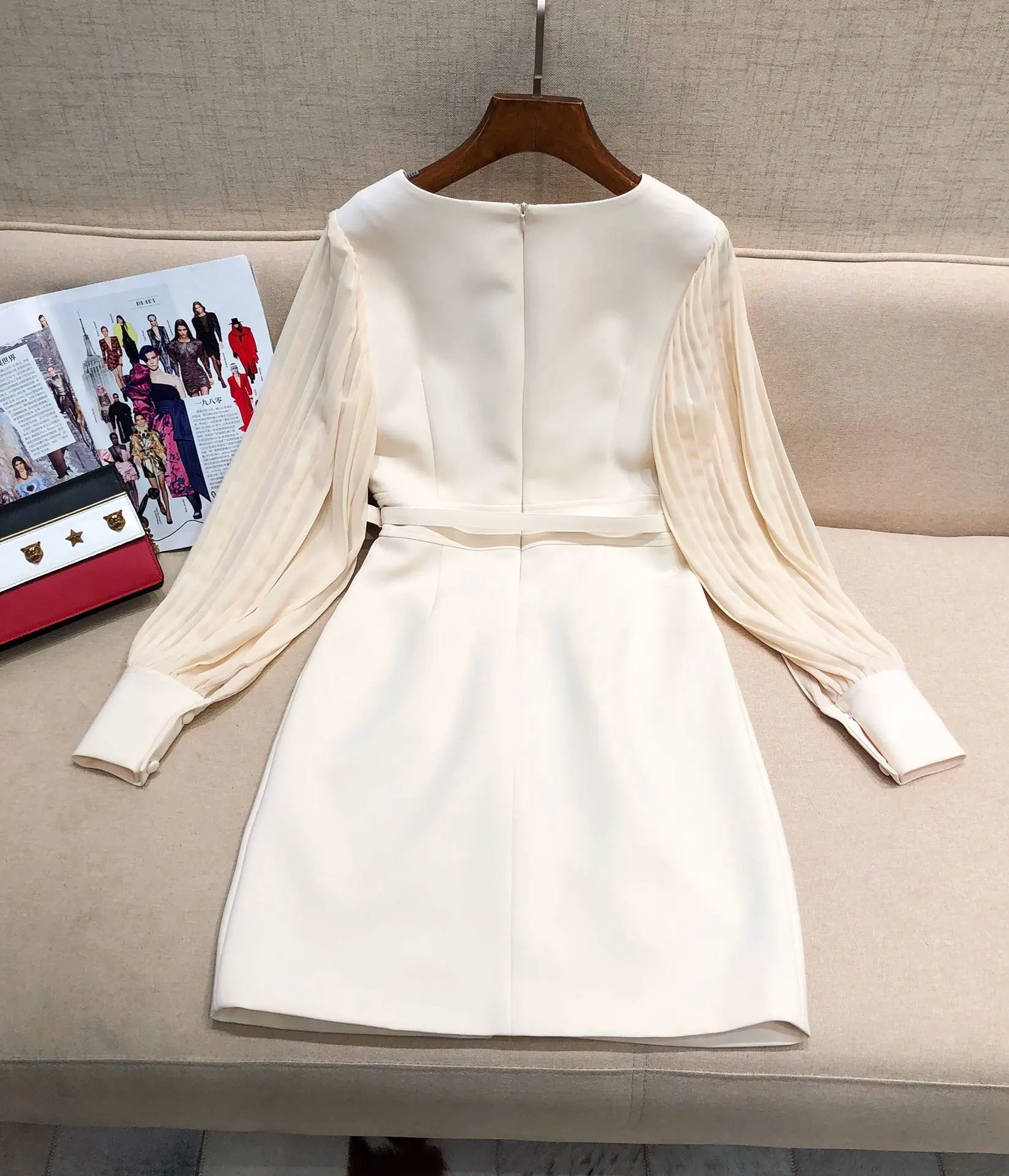 Новое Женское модное платье с длинным рукавом, плиссированные рукава, с v-образным вырезом, с поясом, тонкое платье 1214