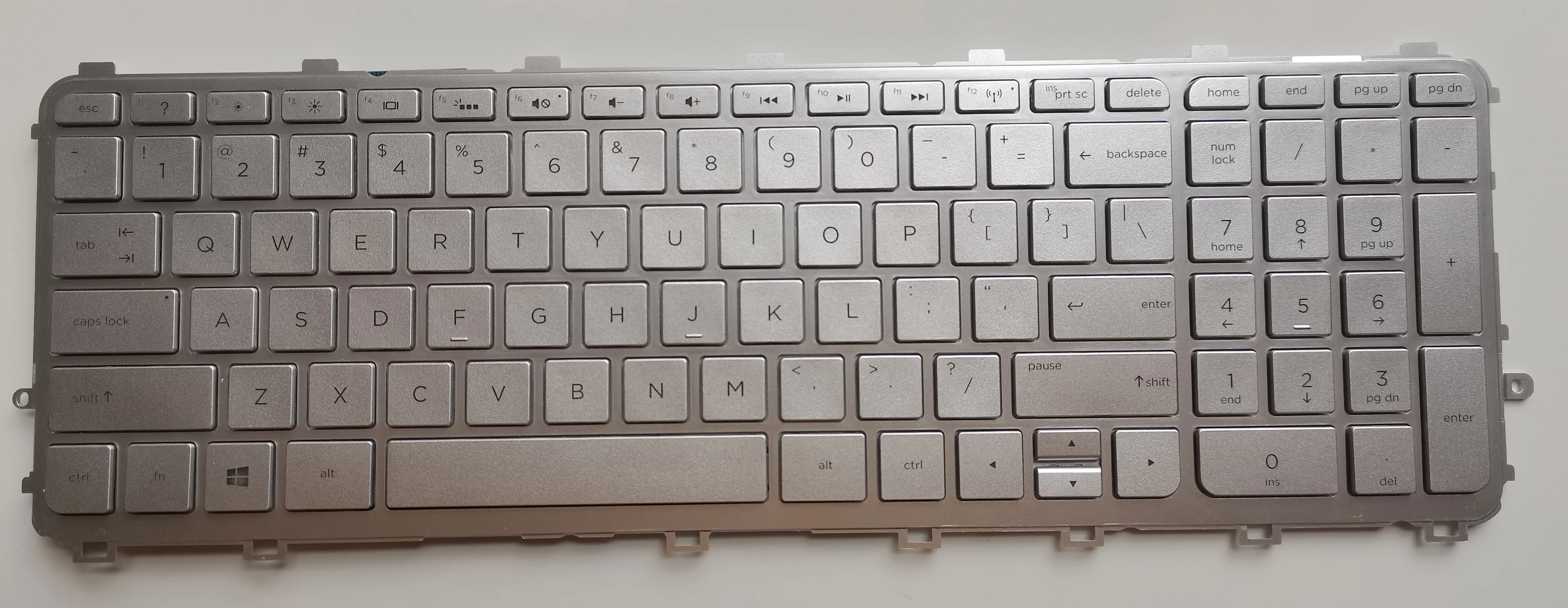 Клавиатура для ноутбука HP ENVY M6-N M6-N015DX M6-N113DX M6-N168CA M6-N000 M6-N010DX M6-N012DX серебристая с