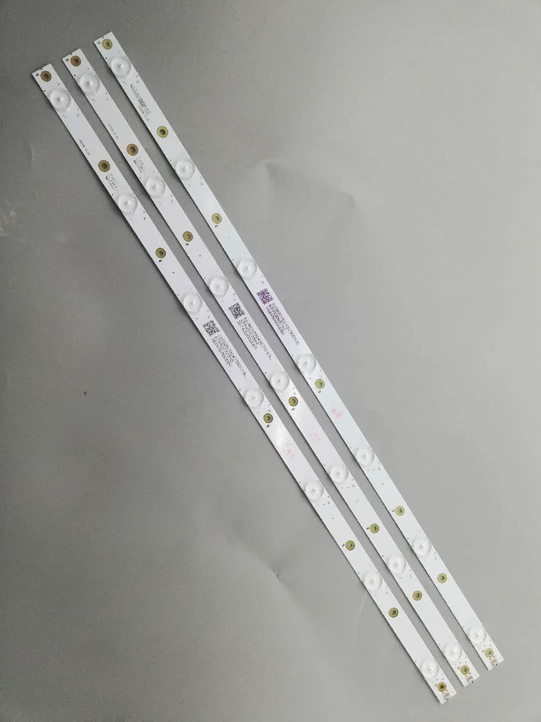 Комплект из 3 предметов 7 светодиодный (3V) 620 мм подсветка полосы для 32PFT4131 32PHH4101 GJ