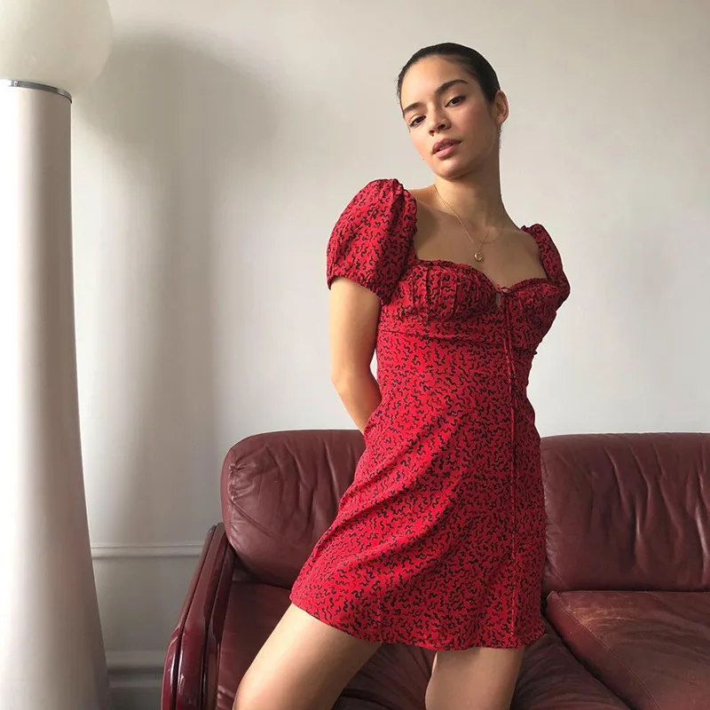 Повседневное летнее мини-платье с бантом и шнуровкой низким вырезом открытой