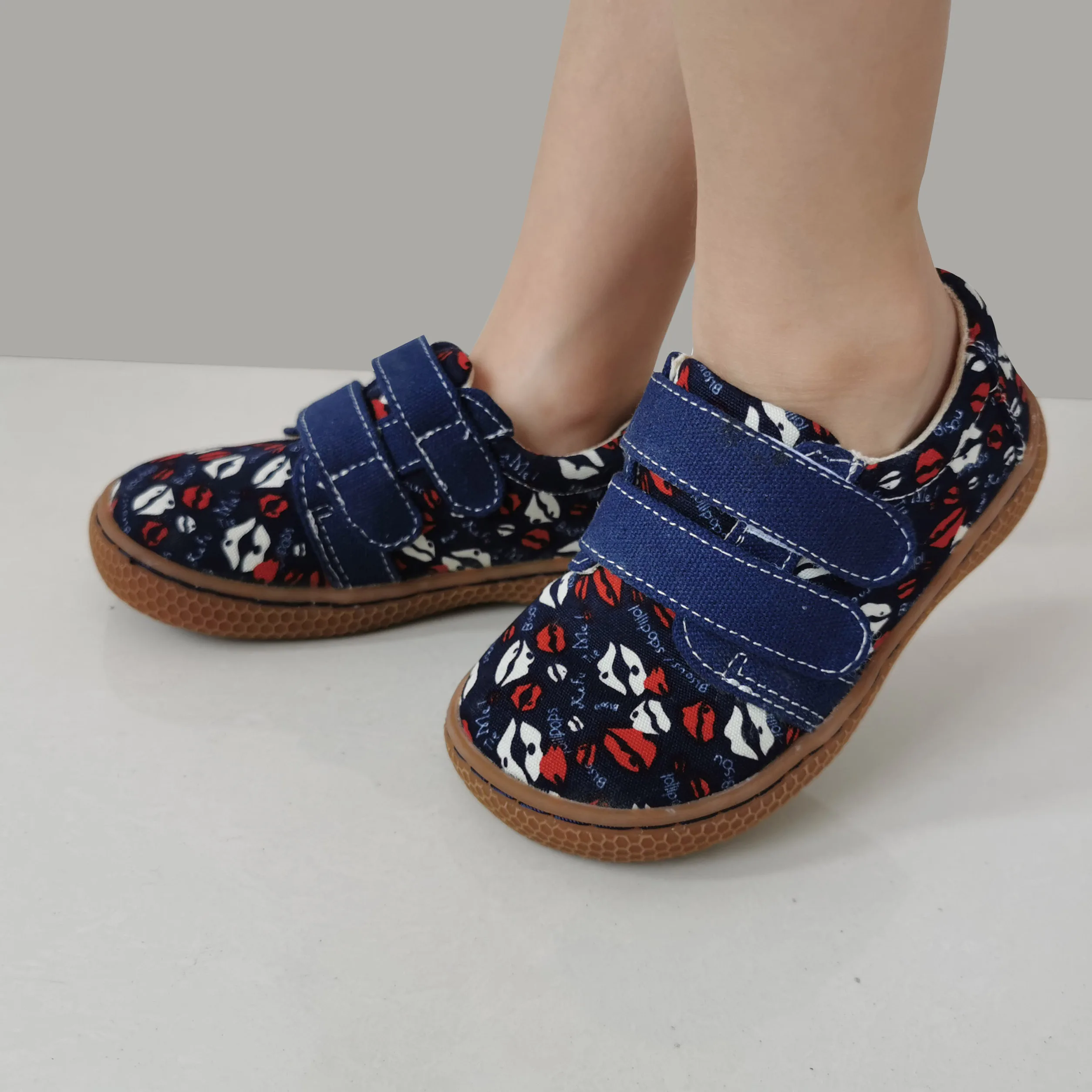 Обувь для школьной вечеринки; обувь для детей; сезон весна-осень; модная Высококачественная парусиновая подростковая обувь на плоской подошве; прошитая детская обувь