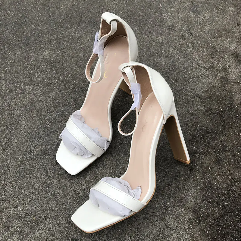 Thick Heel White GENSHUO/Винтажные босоножки с квадратным носком; Летние черные босоножки на высоком каблуке; выразительные женские вечерние туфли с узкими ремешками; Женская обувь в римском стиле - Цвет: Thick Heel White
