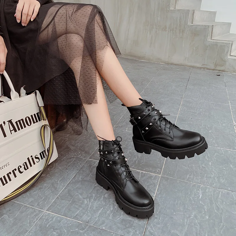 

Riding Boots Lace Up Punk Shoes Luxury Designer Bootee Woman 2019 Winter Women Rivets Low Heels booties Booties Ladies Round