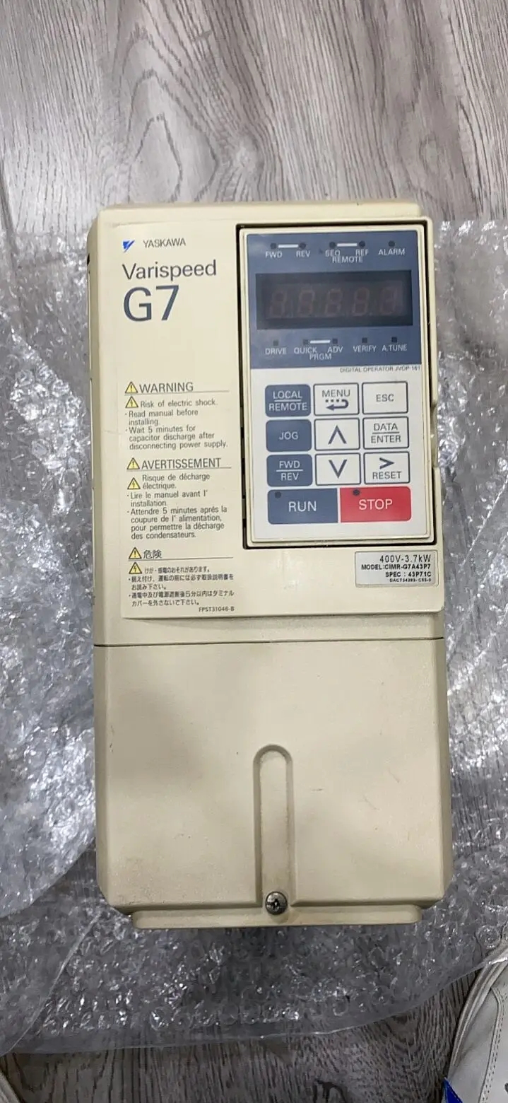 Инвертор Yaskawa G7 series CIMR-G7A43P7 400 кВт в фигурка реальном состоянии отлично упакована! |