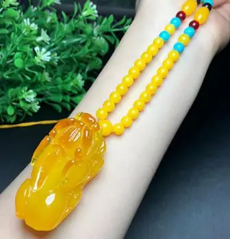 

Copper statue generation Lixin jade pendant chicken oil Beeswax Amber beeswax yellow Necklace necklace to send a brave men and w