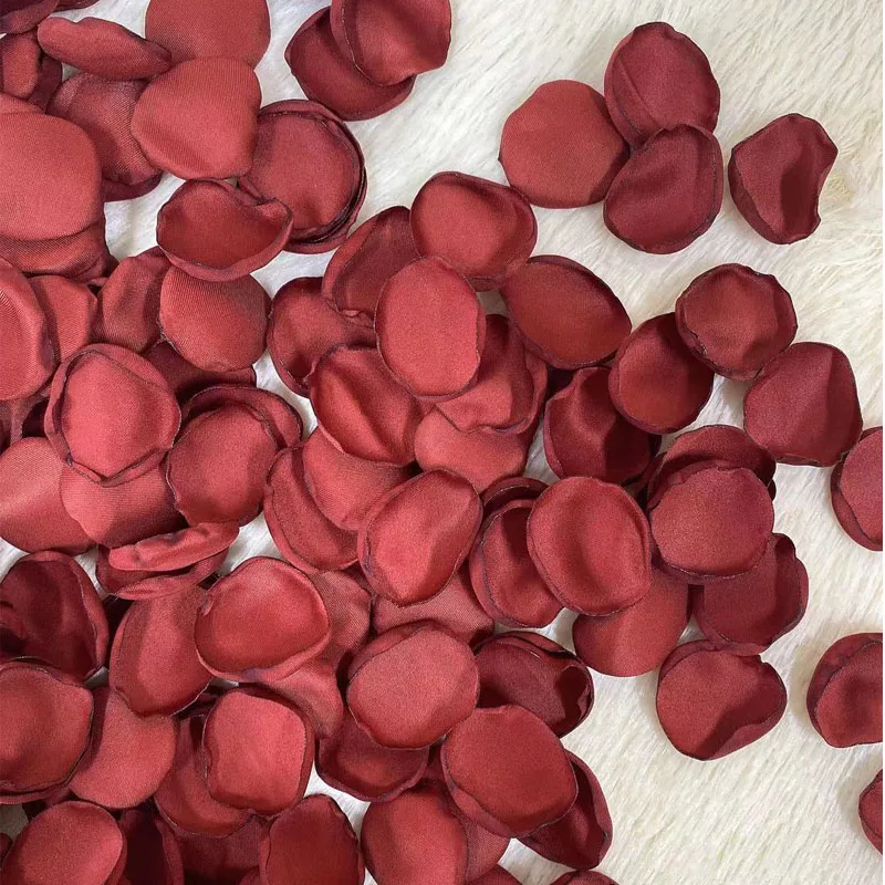 100Pcs/Bag Hand Made Red Satin Petals for Wedding Party Accessories Artificial Silk Flowers New Rose Petals