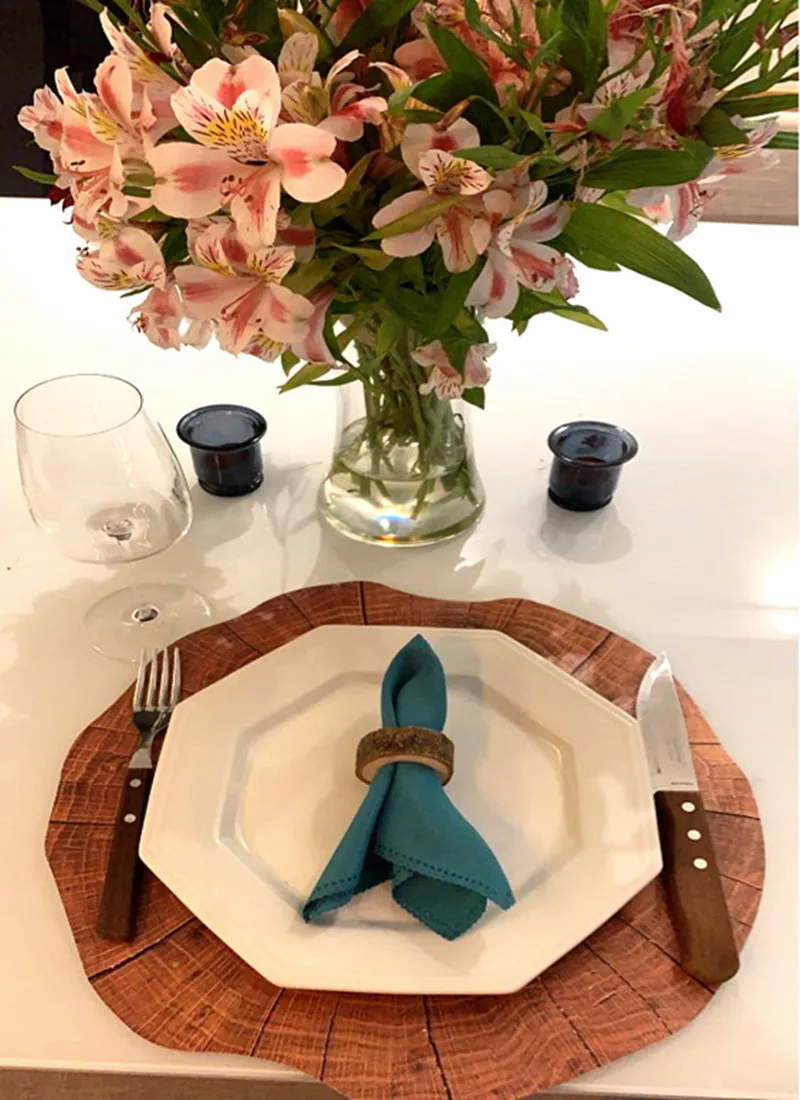 

2Pcs Dining Tableware PP Materials Wood Grain Pad Table Mats Lotus Shape Desk Decoration Coaster for Dining Table Pad Decoration