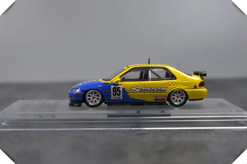 1: 64 масштаб сплав литья под давлением Металл Ferio 95# ложка миниатюрная сцена желтый синий модель автомобиля игрушечная настольная коллекция шоу