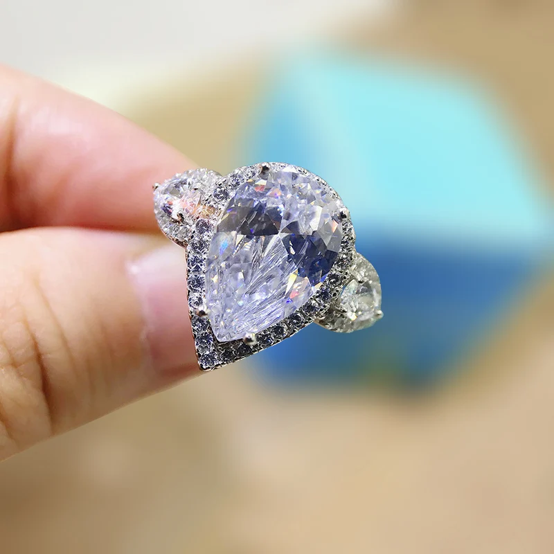 Роскошное бриллиантовое серебряное обручальное кольцо 4ct с тремя камнями |
