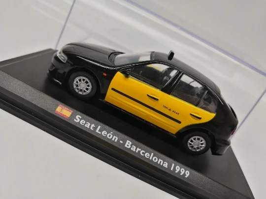 1/43 масштаб seat leon классический сплав модель автомобиля моделирование статическая модель металлическая литая под давлением игрушка модель как детский подарок коллекция шоу - Цвет: black