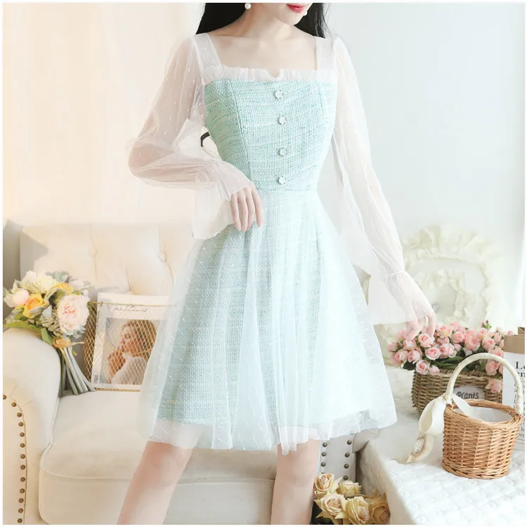 Осень, стиль, свежее и милое платье средней длины с квадратным воротником и оборками