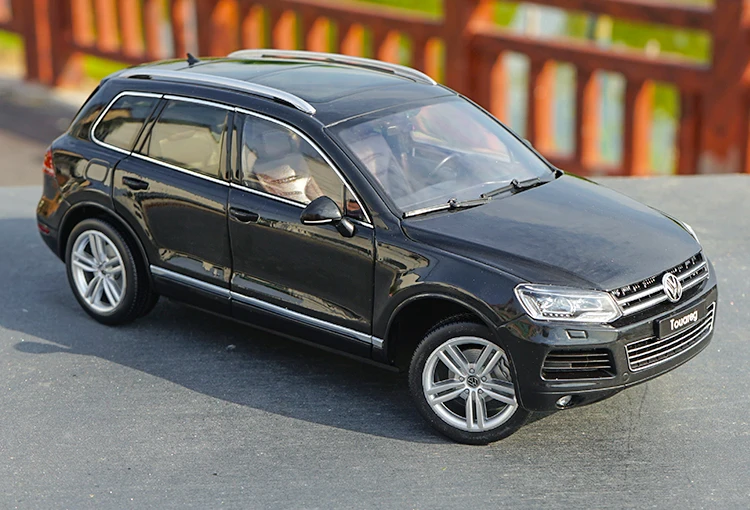 Авторизованный подлинный 1:18 игрушечный автомобиль из сплава VW GTA TSI Touareg SUV Классические игрушки модель автомобиля на Рождество/День рождения