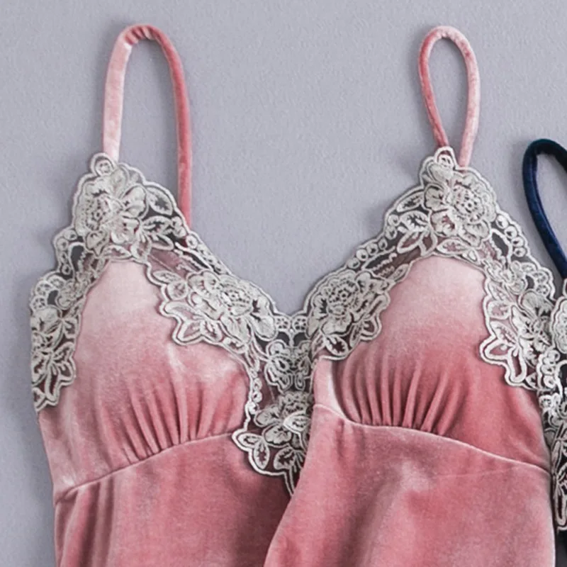 11918850951_681851092