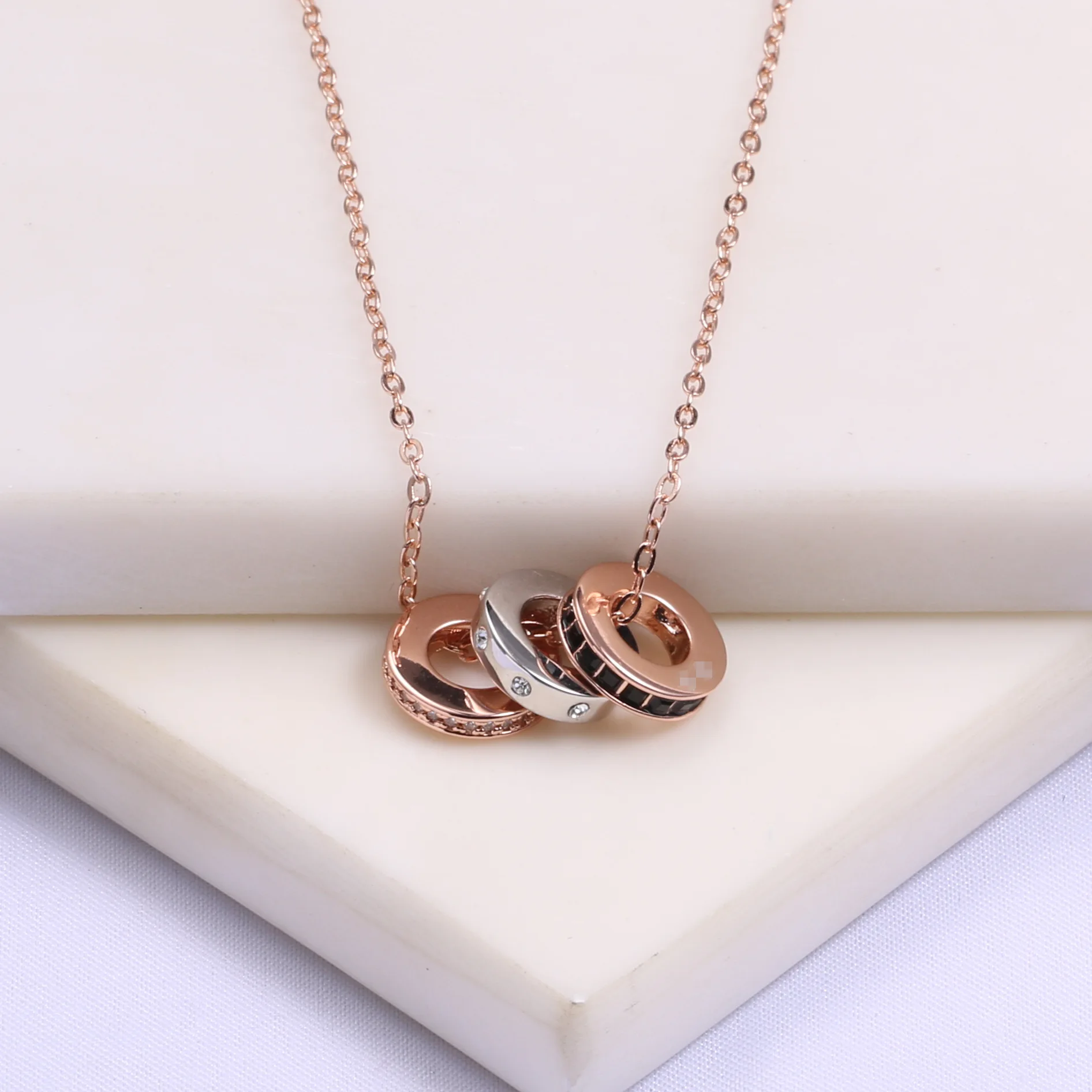 

New Style Listed Simple Versatile Jewelry Shih Synchronous Material Zhensanhuan Necklace Creative Fashion BV Celebrity Style