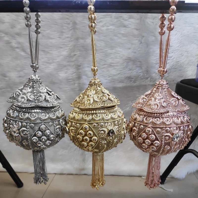 

DOYUTIG New Arrival Indian Style Women's Hand-Made Metal Clutches For Wedding Short Tassels Crystal Buckets Evening Bags F837