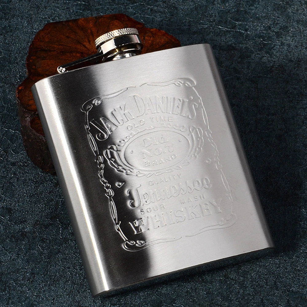 Hip Flask 7oz Stainless Steel  Portable 200ml Russian Style Outdoor Travel Light Personalized Metal Carved Whisky Vodka Flagon