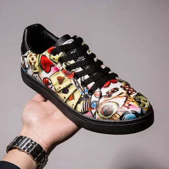 

New Fashion Men Shoes Graffiti Lace-up Casual Shoes Men Upper Thick Bottom Mixed Color Shoes Easy Matching Students Cool Men
