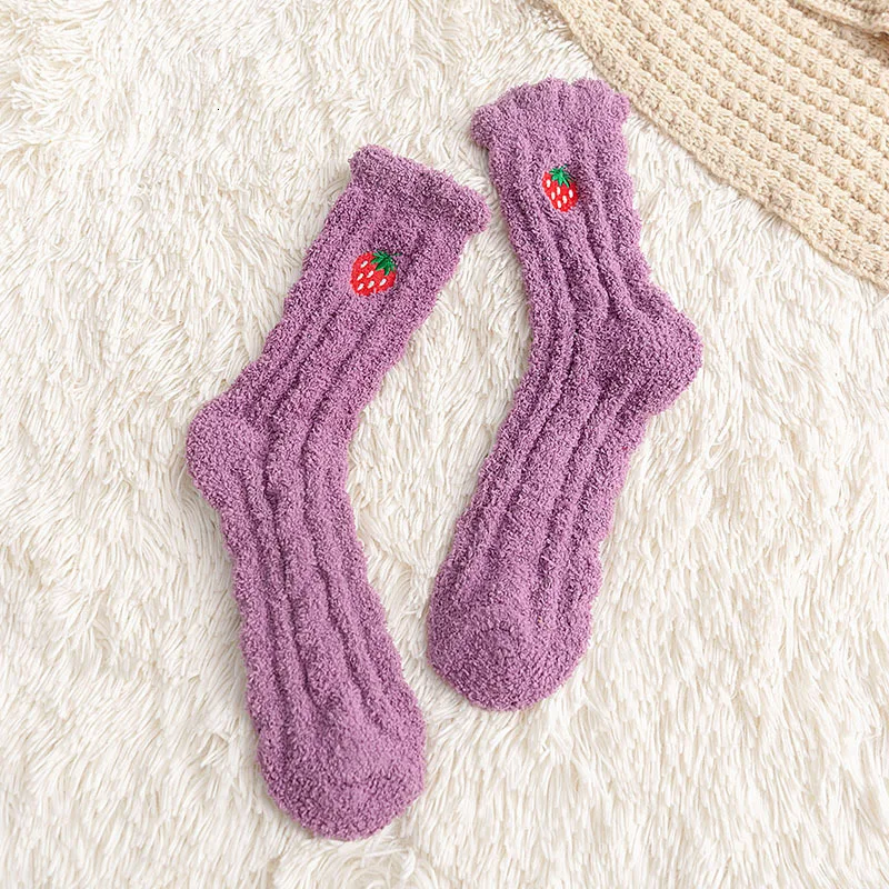 SP& CITY/женские бархатные носки в стиле Харадзюку с вышитыми фруктами; зимние плотные однотонные домашние носки-тапочки для отдыха; удобные носки, сохраняющие тепло - Цвет: purple