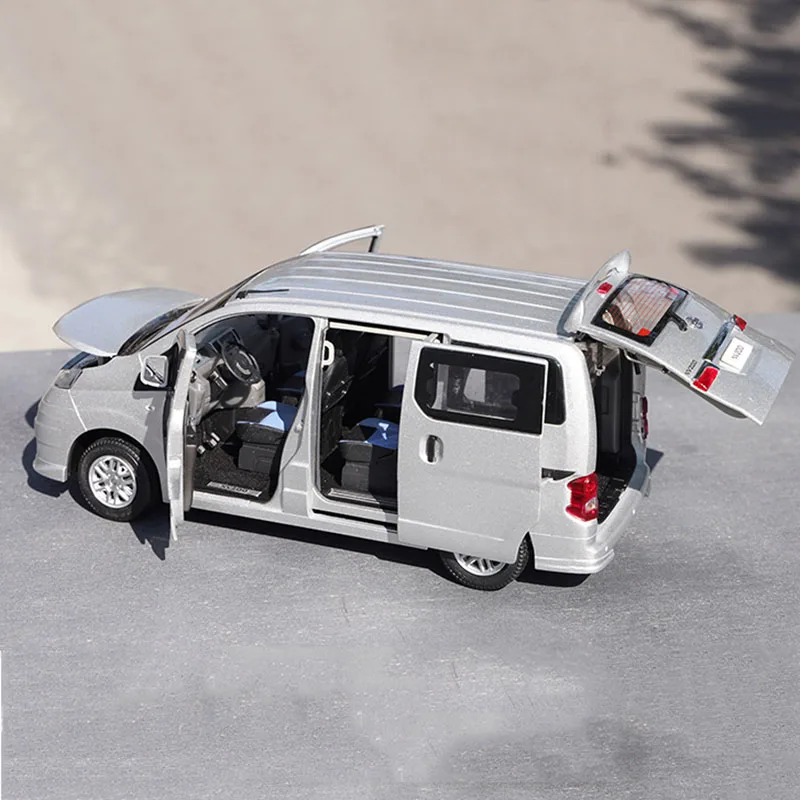ミニカー 1/18 ニッサン NV200 MPV Diecast 1:18 Nissan NV200 Commercial Vehicle MPV Alloy