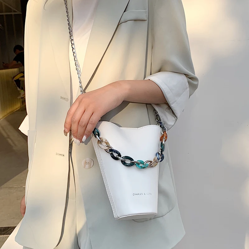 

Luxury Acrylic Chain Bucket Bags Chic Handbag PU Leather Messenger Bags for Woman Brand Designer Shoulder Crossbody Bag White