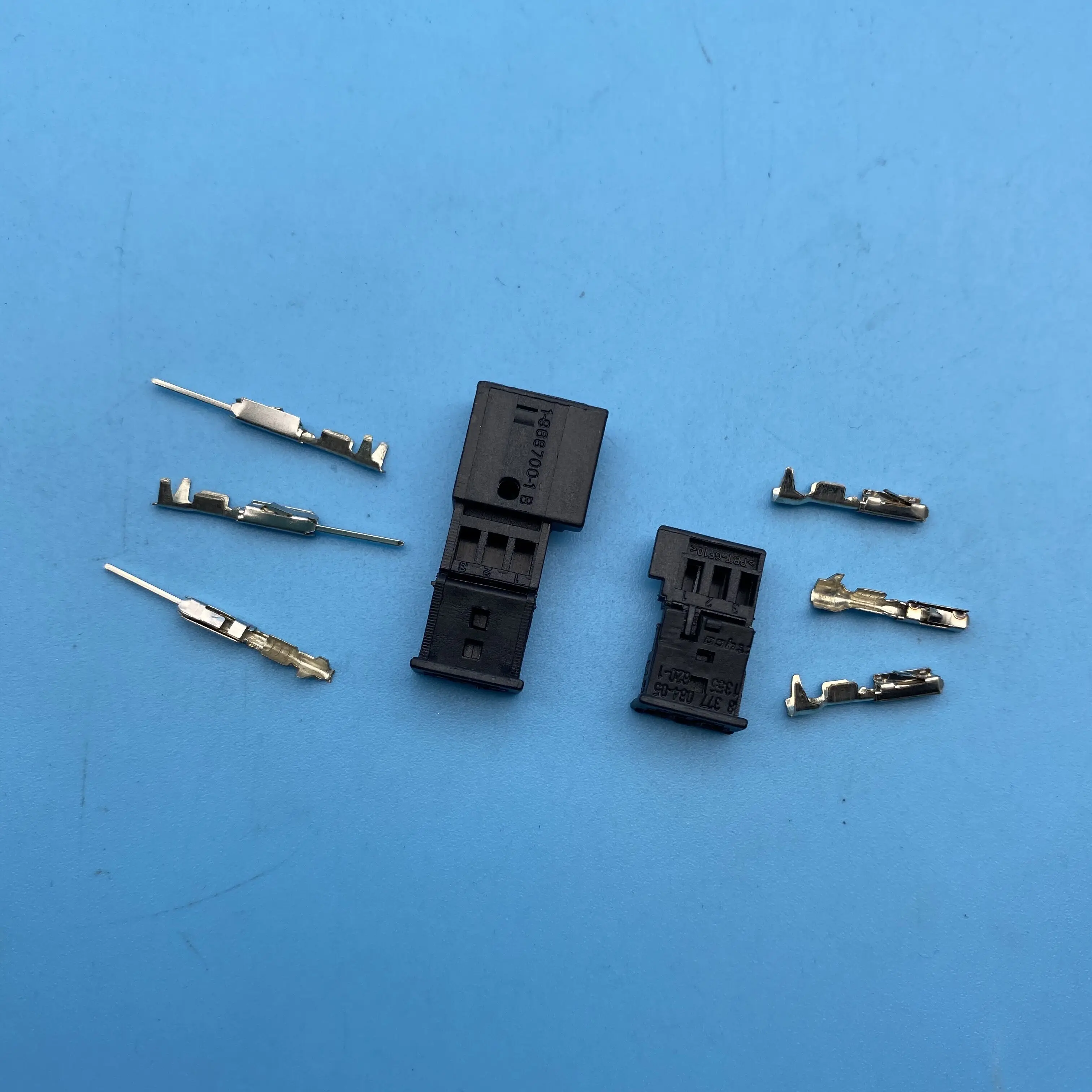 

3-контактный разъем 0,6 мм, штекер, гнездо, автомобильный стерео разъем, вилка для автомобильного динамика, тройной разъем 1-968700-1 B 1355620-1