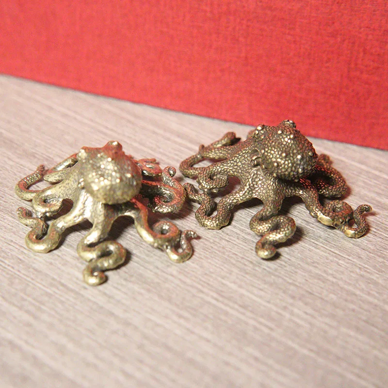 Small Octopus Statue for Home Decoration Retro Brass Tea Pet Table Ornament Home Decorations Accessories Antique Tea Crafts