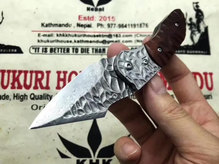 

Steel head+particle rosewood + Imported Damascus steel Vg-10 Bumpy brick steel heart arrow bearing quick opening folding knife