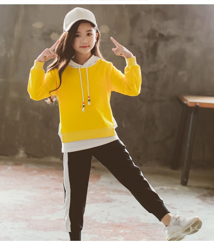 

2019 Hot Autumn and winter fashion girls Long-sleeved solid color sports trend sweater Suit