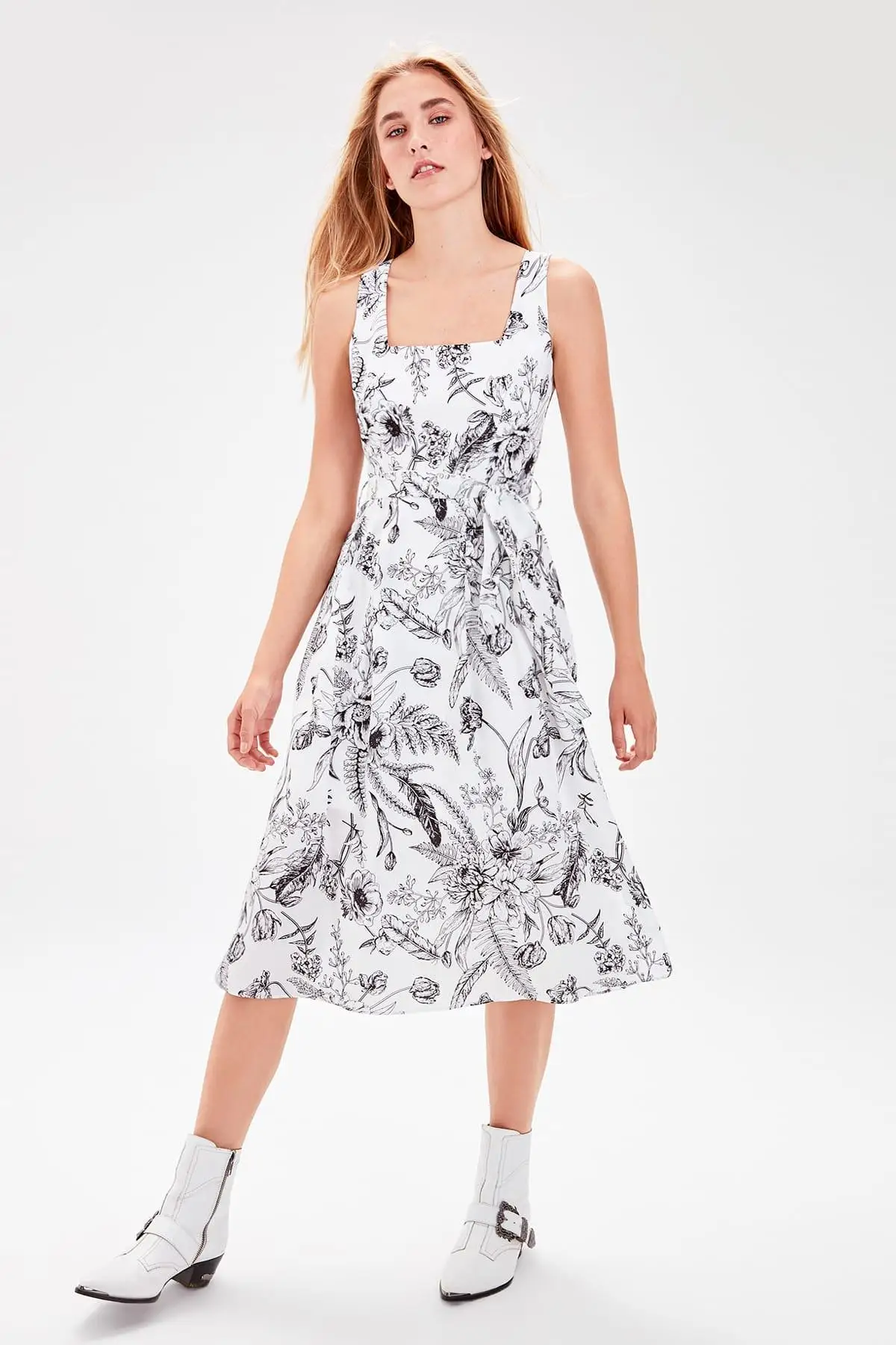 

Trendyol White Pattern Dress TWOAW20EL0197