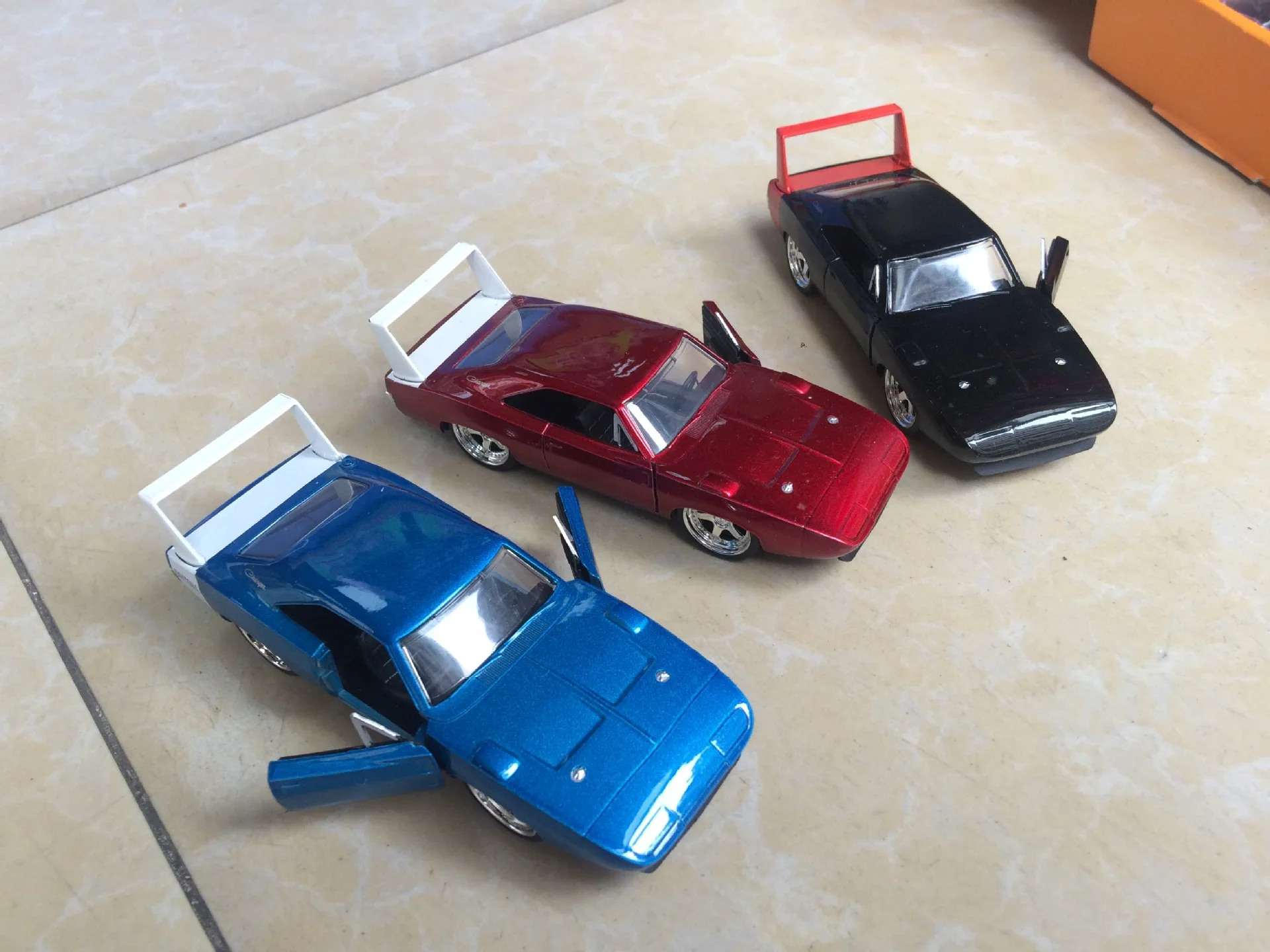 Jiada gm srt Mustang 1: 32 модель автомобиля из алюминиевого сплава ВОИН автомобиль спортивный автомобиль модель игрушки