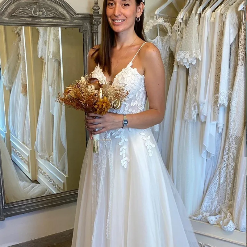 

Bohemian Sexy V-Neck Wedding Dress Lace Appliques A-Line Sleeveless Spaghetti Straps Tulle Backless Bride Gown Robe De Mariée