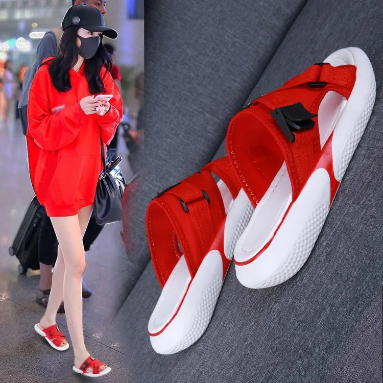 

The lady wears fashionable slipper outside summertime platform shoe to go out to drag han edition beach shoe recreational flat b