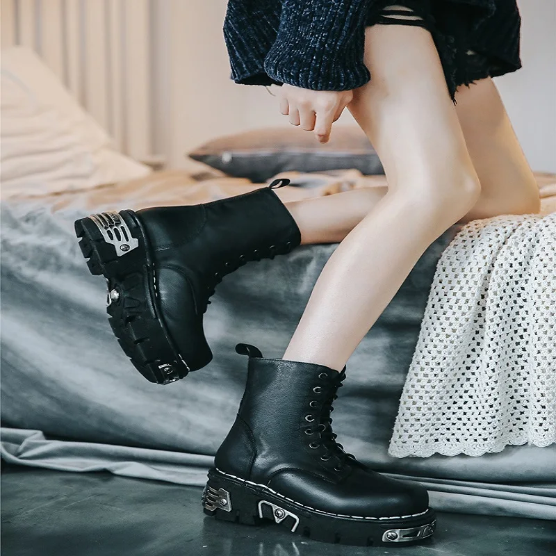 Botines de plataforma estilo Punk para hombre, botas de moto con cordones y  cremallera, zapatos gruesos góticos, decoración de Metal, otoño e invierno,  color negro|Botas de motocicleta| - AliExpress