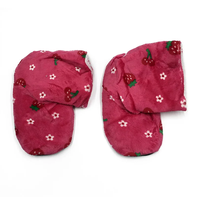 Женская плюшевая домашняя обувь; сезон осень; нескользящие домашние носки-тапочки с клубничкой; зимние теплые мягкие тапочки на плоской подошве - Цвет: pink