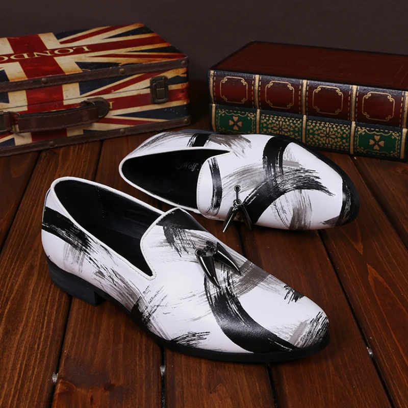 

Christia Bella Handmade Black and White Scrawl Male Arder Smoking Slippers Shoes Prom Men Loafers Shoes Men's Dress Flats Shoes