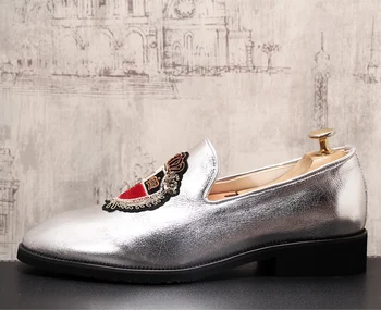 

2019 NEW Men Loafers Men Embroidery Note Party Dress Stage Shoes Slipper Fashion Men's Flats Painted leather shoes Fast send