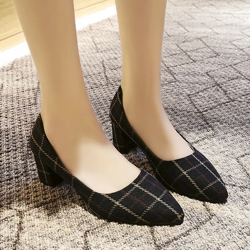 

2020 Spring New Style Chunky Heel Pointed Retro Shoes Women's Plaid Cloth Cover High-heeled Shoes Low Top Large Size WOMEN'S Sho
