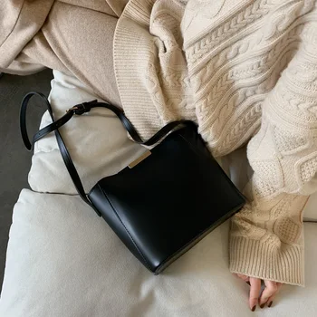 

Niche bag female 2020 new gentle wind retro summer early autumn foreign style simple solid color Crossbody shoulder bag