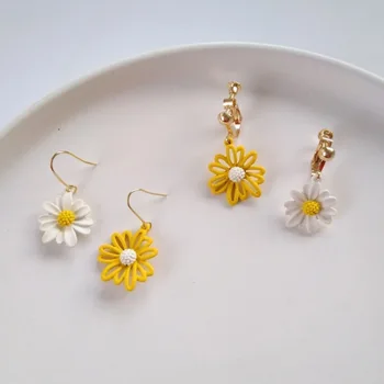 

Spring Korean Personality Simple Metal Texture Flower Asymmetry Clip Earrings for Sweet Girl Women Fashion Jewelry Accessories