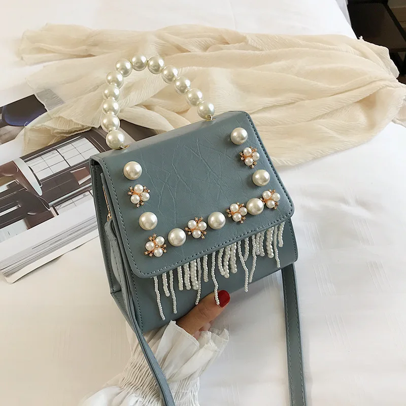 

Pearl hand-held in spring and summer 2019 the new fairy has a small bag of texture a single shoulder porte feuille homme