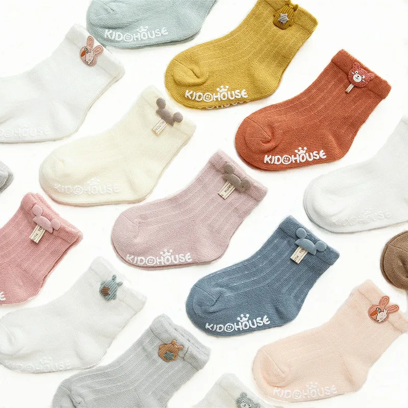 Calcetines antideslizantes con dibujos animados para recién nacidos, calcetín antideslizante con pegamento para niños y niñas, 3 par/lote