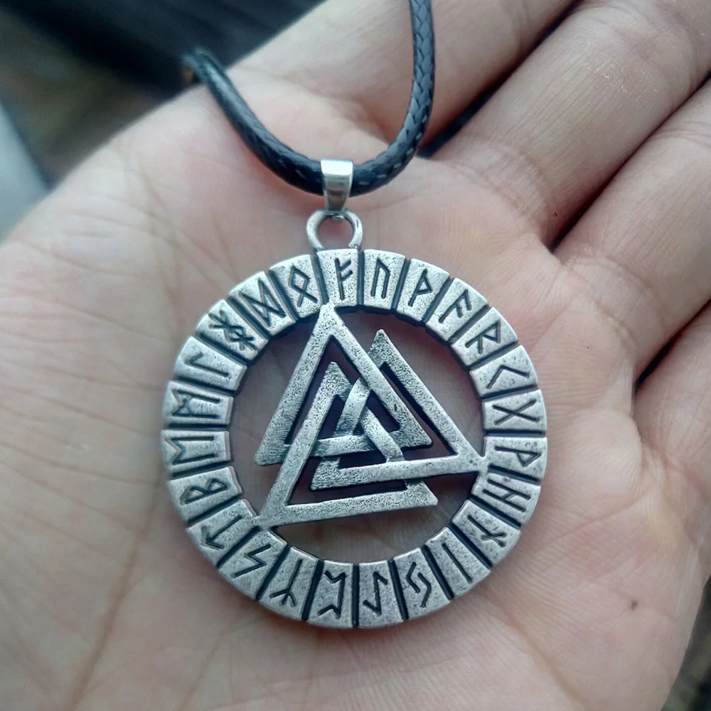 4379350727_1834346341