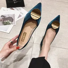 Шелковая обувь на плоской подошве с острым носком; офисные туфли на плоской подошве для зрелых женщин; элегантные туфли-лодочки; Повседневная обувь; однотонные туфли с металлическим украшением