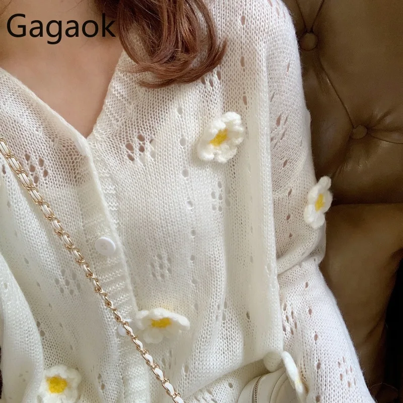 

Gagao Women Knitted Sweet Cute Sweater Spring Autumn New Solid V-Neck Flowers Loose Casual Wild Female Fashion Cardigans Tops