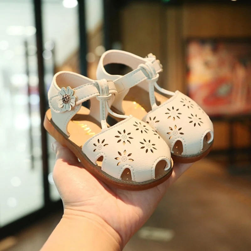 Обувь для новорожденных девочек; кожаная обувь для первых шагов; нескользящая обувь с цветочным узором на мягкой подошве - Цвет: M1